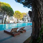 Marea Resort